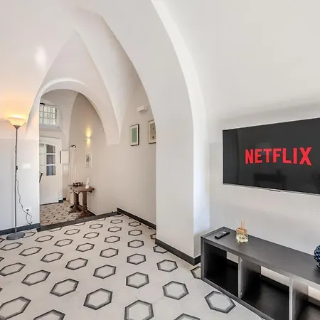 Palazzo 600 - Historic Vaulted Ceilings, 2 Minutes From The Sea Appartement *